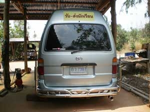 รถตู้หัวจรวด ตาเพชรหลังคาสูงรับส่งนักเรียน