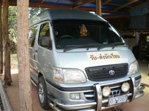 รถตู้หัวจรวด ตาเพชรหลังคาสูงรับส่งนักเรียน