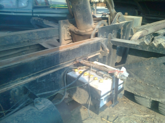 ISUZU หัวหน้า 10 ล้อ 2 เพลาดัมพ์