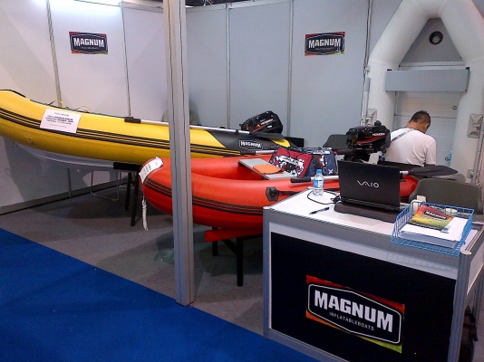 เรือยางท้องไฟเบอร์ MAGNUM BOAT