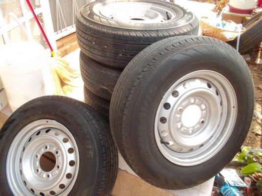 ขายล้อพร้อมยาง215/70 ขอบ 15 ป้ายแดงถูกๆครับ