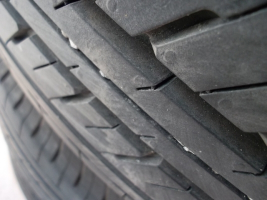 ขายล้อพร้อมยาง215/70 ขอบ 15 ป้ายแดงถูกๆครับ