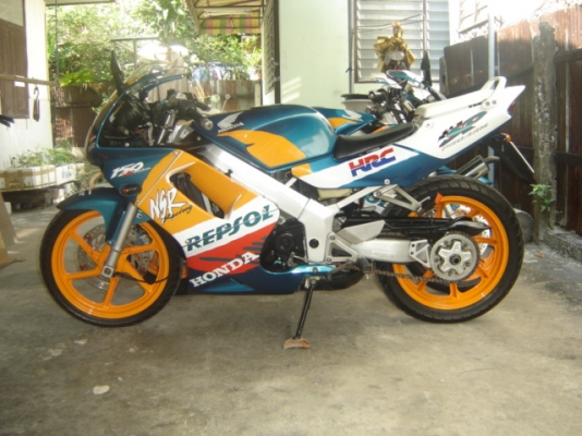 ขายด่วน NSR 150 SP PROARM 100\%  สวยมาก ทำสีใหม่ทั้งคัน 37000 บาท มีสี แดงขาว และ สีเขียวส้ม ครับ สินค้า มีจำนวน จำกัด