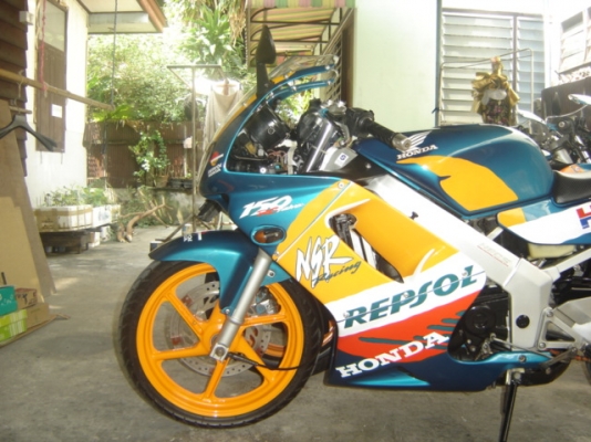 ขายด่วน NSR 150 SP PROARM 100\%  สวยมาก ทำสีใหม่ทั้งคัน 37000 บาท มีสี แดงขาว และ สีเขียวส้ม ครับ สินค้า มีจำนวน จำกัด