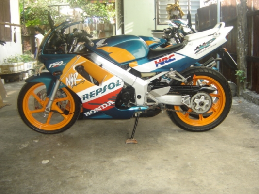 ขายด่วน NSR 150 SP PROARM 100\%  สวยมาก ทำสีใหม่ทั้งคัน 37000 บาท มีสี แดงขาว และ สีเขียวส้ม ครับ สินค้า มีจำนวน จำกัด