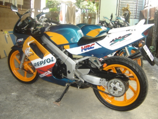 ขายด่วน NSR 150 SP PROARM 100\%  สวยมาก ทำสีใหม่ทั้งคัน 37000 บาท มีสี แดงขาว และ สีเขียวส้ม ครับ สินค้า มีจำนวน จำกัด