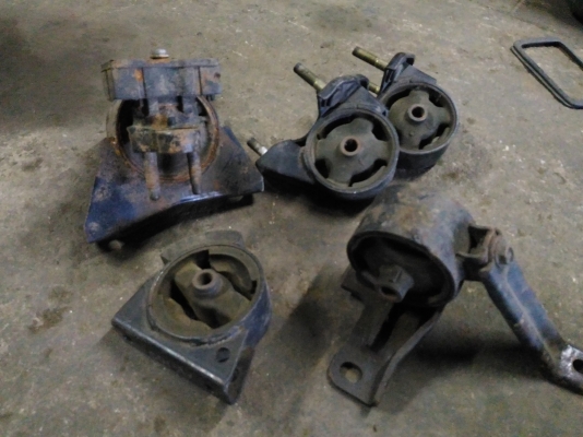 ยางแท่นเครื่องแท่นเกียร์โตโยต้าAE100 AE111 AE112แท้นอก อันละ500บาท