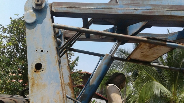 ขาย รถคีบประกอบ 6 ล้อ เครื่อง EH700 168 แรงม้า รถใช้งานได้ปกติครับ เครื่องดี ปั้มดี ราคาต่อรองได้