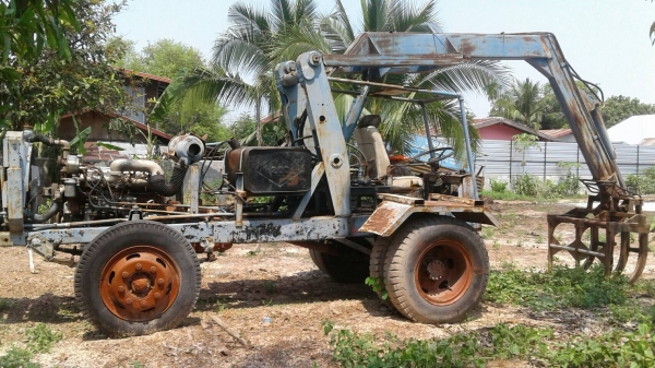 ขาย รถคีบประกอบ 6 ล้อ เครื่อง EH700 168 แรงม้า รถใช้งานได้ปกติครับ เครื่องดี ปั้มดี ราคาต่อรองได้