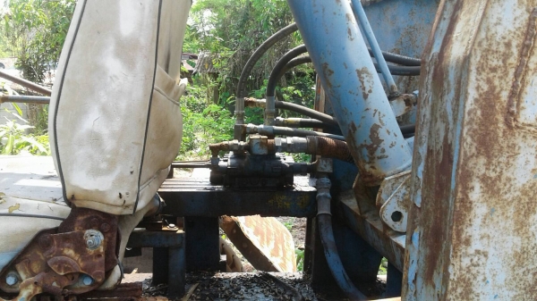 ขาย รถคีบประกอบ 6 ล้อ เครื่อง EH700 168 แรงม้า รถใช้งานได้ปกติครับ เครื่องดี ปั้มดี ราคาต่อรองได้