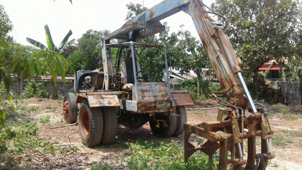 ขาย รถคีบประกอบ 6 ล้อ เครื่อง EH700 168 แรงม้า รถใช้งานได้ปกติครับ เครื่องดี ปั้มดี ราคาต่อรองได้