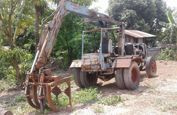 ขาย รถคีบประกอบ 6 ล้อ เครื่อง EH700 168 แรงม้า รถใช้งานได้ปกติครับ เครื่องดี ปั้มดี ราคาต่อรองได้