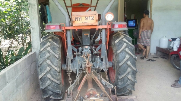 KUBOTA L3408 อุปกรณ์3ชิ้น เล่มทะเบียนพร้อม อุปกรณ์3ชิ้น รถสวยๆพร้อมใช้งาน ราคาต่อรองได้ สนใจติดต่อ 0872976734