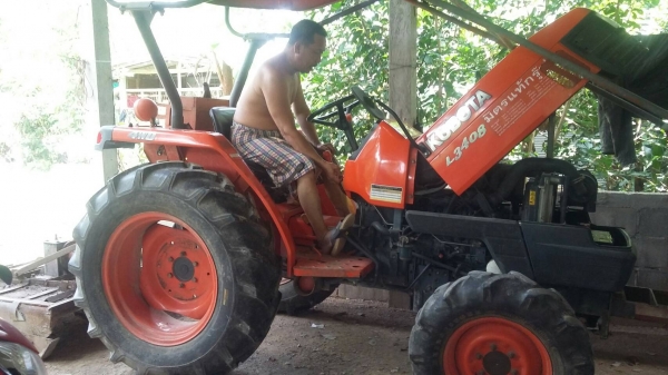 KUBOTA L3408 อุปกรณ์3ชิ้น เล่มทะเบียนพร้อม อุปกรณ์3ชิ้น รถสวยๆพร้อมใช้งาน ราคาต่อรองได้ สนใจติดต่อ 0872976734