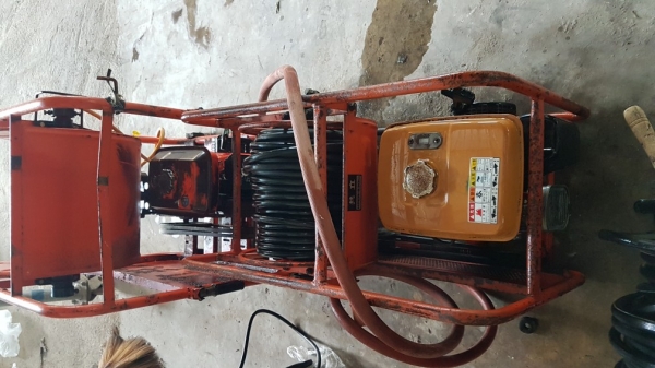 ชุดปั้มอัดฉีดเครื่องยนต์เบนชิล robin ey20 5แรงม้า รุ่นใหม่ พร้อมปั้มฉีดยา yoshi ขนาด6หุน  สภาพสวย  สายยาว 100เมตร นำเข้าจากญี่ปุ่น ไม่เคยใช้ในไทย