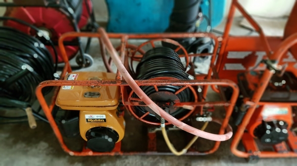 ชุดปั้มอัดฉีดเครื่องยนต์เบนชิล robin ey20 5แรงม้า รุ่นใหม่ พร้อมปั้มฉีดยา yoshi ขนาด6หุน  สภาพสวย  สายยาว 100เมตร นำเข้าจากญี่ปุ่น ไม่เคยใช้ในไทย