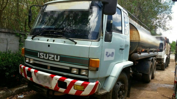 Isuzu  รถสิบล้อสองเพลา  แทงค์15,000 ลิตร