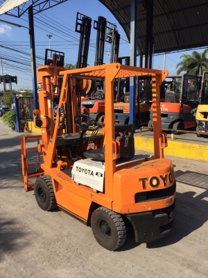 TOYOTA 4FG15 เครื่องเบนซิล เกียร์ธรรมดา เสาสูง4.7เมตร งาเท สนใจติดต่อ 083-062-0223(ปอน)