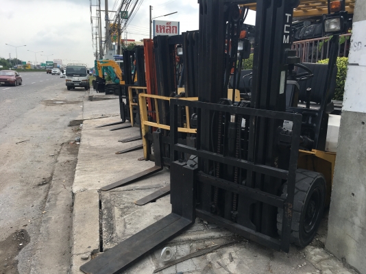ขายรถ Forklift TCM FD25 สภาพนางฟ้า เก่านอก สนใจหรือสอบถามรายละเอียดเพิ่มเติม 0874880101 Line ID: Kongniwatsiri