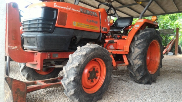 ขายรถไถ KUBOTA L3408 2เพลา 34 แรงม้า แถมอุปกรณ์ 2 ชิ้น ดันหน้าและผานหลัง ทะเบียนพร้อมโอน พร้อมใช้งานได้เลย ราคา 200,000 มีรถขนส่งบริการขนส่งทั่วไทย สามย่านแทรคเตอร์ อ.แกลง จ.ระยอง 0818618678,0899347475 https://www.facebook.com/DC-Tractor-Rayong-3071545327
