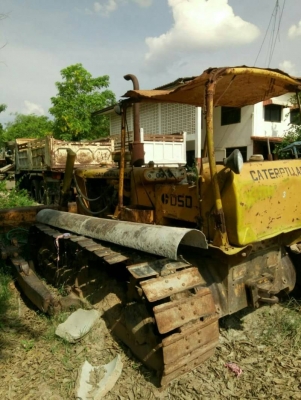 TRACTIR D5 เครื่อง 44 V ฝาบางมี 2 คัน/หนึ่งคันใช้งานปกติ อีกคันฟิตเครื่องแล้วแต่ยังไม่ประกอบ/มีอินวอย1 คัน/ขาย.2 คัน 350,000 ฿.(สุรินทร์)0861113263ช่างต๊ะ