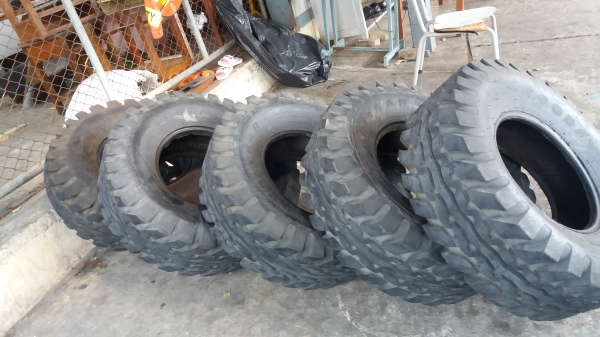 ยาง36ขอบ16ราคาคุยกันได้นะครับ ยาง36ขอบ16ราคาคุยกันได้นะครับ