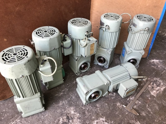ขายมอเตอร์เกียร์ Hypoid motor Tsubaki made in Japan 0.2KW 380V อัตราทด 1:40 มีระบบเบรคในตัว รุ่นสวมเพลา ใช้งานได้หลายแบบ สภาพสวย หมุนนิ่มเดิมๆ พร้อมใช้งาน ราคาตัวละ 2,800 บาท มี 6 ตัวครับ