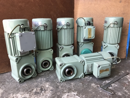 ขายมอเตอร์เกียร์ Hypoid motor Tsubaki made in Japan 0.2KW 380V อัตราทด 1:40 มีระบบเบรคในตัว รุ่นสวมเพลา ใช้งานได้หลายแบบ สภาพสวย หมุนนิ่มเดิมๆ พร้อมใช้งาน ราคาตัวละ 2,800 บาท มี 6 ตัวครับ