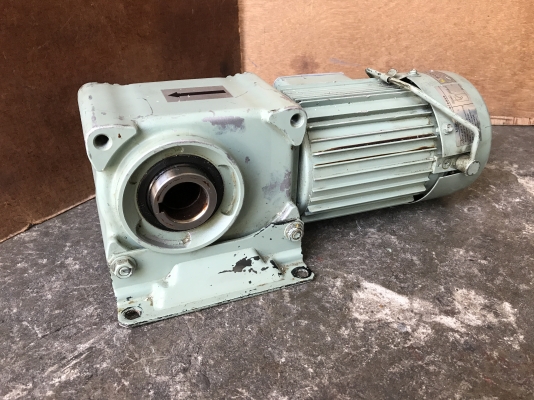 ขายมอเตอร์เกียร์ Hypoid motor Tsubaki made in Japan 0.2KW 380V อัตราทด 1:50มีระบบเบรคในตัว รุ่นสวมเพลา ใช้งานได้หลายแบบ สภาพสวย หมุนนิ่มเดิมๆ พร้อมใช้งาน