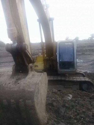 ขาย 585,000 บาท SUMITOMO SH200 เครืองดี โช่หนา เอวแน่น พร้อมใช้ เอกสารเล่มทะเบียน  รถอยู่ จ.อุบลราชธานี. โทร 098-1862844 อ๊อฟ 101 ไอดีไลน์ ja5657