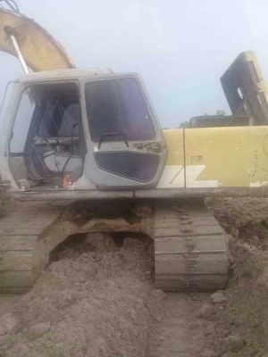 ขาย 585,000 บาท SUMITOMO SH200 เครืองดี โช่หนา เอวแน่น พร้อมใช้ เอกสารเล่มทะเบียน  รถอยู่ จ.อุบลราชธานี. โทร 098-1862844 อ๊อฟ 101 ไอดีไลน์ ja5657