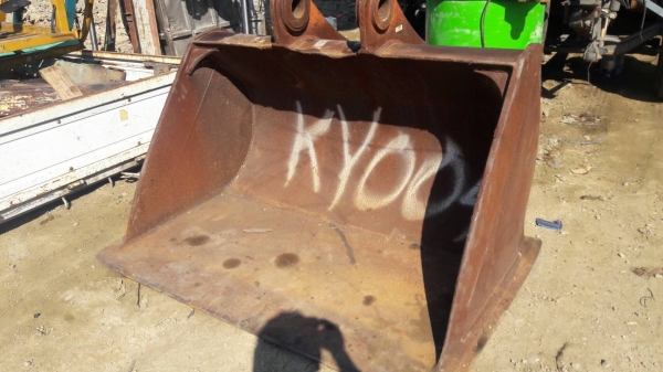 ขายบุ้งกี๋ รถขุดPC200 ตักของอ่อนเช่นแกลบ ทราย เศษวัสดุ ขายราคา 18,000 บาท