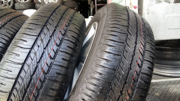 ขายล้อแม็กป้ายแดง jazz 15&quot; ยางปี17 สนใจติดต่อร้าน ก.เจริญการยางครับ 081-3747940