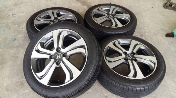 ขายล้อแม็ก city 16&quot;&times;6&quot;  ยางปี16 สนใจติดต่อร้าน ก.เจริญการยางครับ 081-3747940