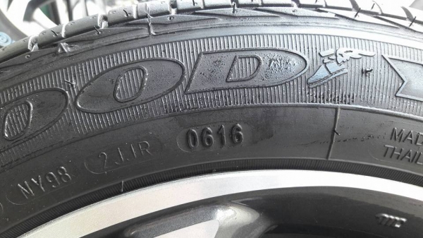 ขายล้อแม็ก city 16&quot;&times;6&quot;  ยางปี16 สนใจติดต่อร้าน ก.เจริญการยางครับ 081-3747940