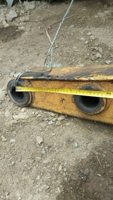 ขายอาร์ม รถขุด 5ตัน ขุดล่ะ 35,000 บาท แยกชิ้นขาย อาร์ม 15,000  บาท /สามเหลี่ยม 15,000 บาท /ท่อนกลาง 15,000 บาท ราคาต่อลองได้ สนใจติดต่อ 0818833166