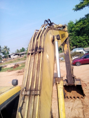 ขาย 650,000 KOMATSU pc 200-6 เครื่อง KOMATSU  ไฟฟ้าครบ เครื่องดี ปั้มแรง เอวขยับนิดๆ ช่วงล่างดี อินวอยทร์ รถอยู่ นครปฐม 090-772-3710 090-772-3708