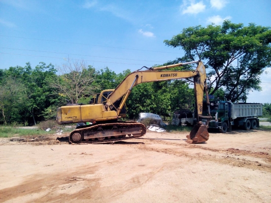ขาย 650,000 KOMATSU pc 200-6 เครื่อง KOMATSU  ไฟฟ้าครบ เครื่องดี ปั้มแรง เอวขยับนิดๆ ช่วงล่างดี อินวอยทร์ รถอยู่ นครปฐม 090-772-3710 090-772-3708