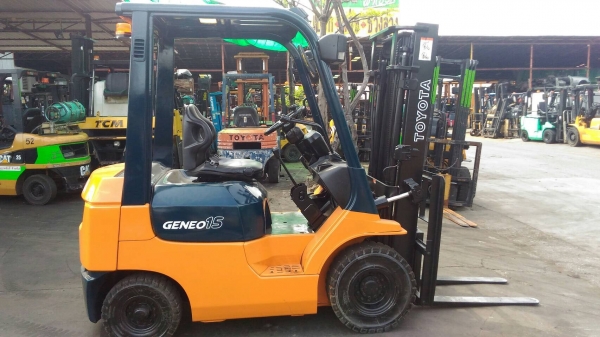 รถยกโตโยต้ารุ่น7 ยก 1.5 ตัน เสาสูง 3 เมตร เครื่องดีเซล เกียร์ธรรมดา