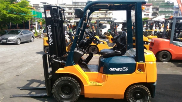 รถยกโตโยต้ารุ่น7 ยก 1.5 ตัน เสาสูง 3 เมตร เครื่องดีเซล เกียร์ธรรมดา