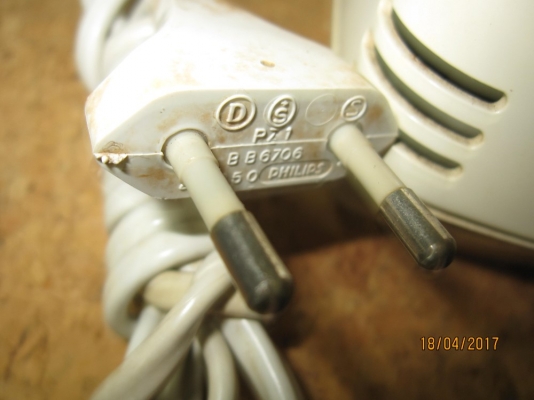 เครื่องตีไข่ หรือตีแป้งยี่ห้อ Philips  Made in Holland ของแท้ ๆ