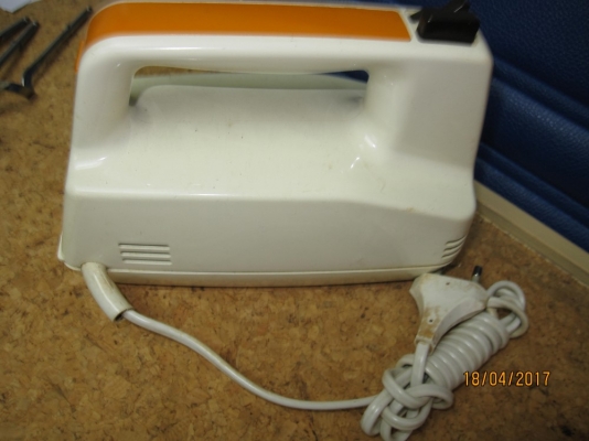 เครื่องตีไข่ หรือตีแป้งยี่ห้อ Philips  Made in Holland ของแท้ ๆ