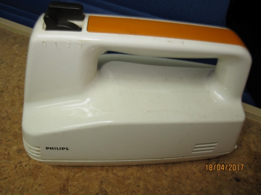 เครื่องตีไข่ หรือตีแป้งยี่ห้อ Philips  Made in Holland ของแท้ ๆ
