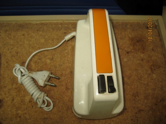 เครื่องตีไข่ หรือตีแป้งยี่ห้อ Philips  Made in Holland ของแท้ ๆ