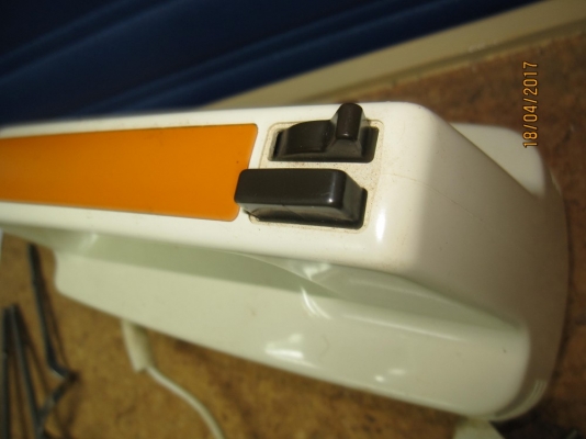 เครื่องตีไข่ หรือตีแป้งยี่ห้อ Philips  Made in Holland ของแท้ ๆ