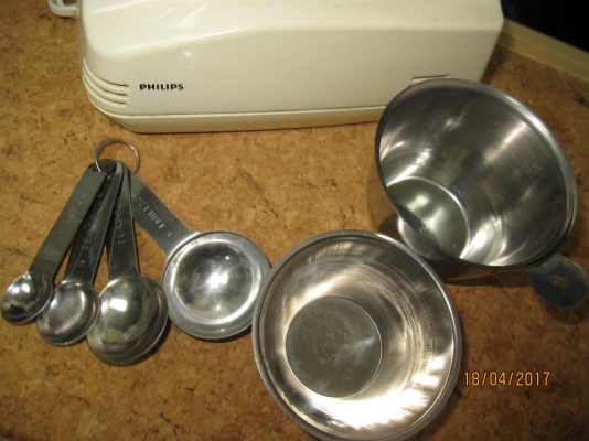 เครื่องตีไข่ หรือตีแป้งยี่ห้อ Philips  Made in Holland ของแท้ ๆ