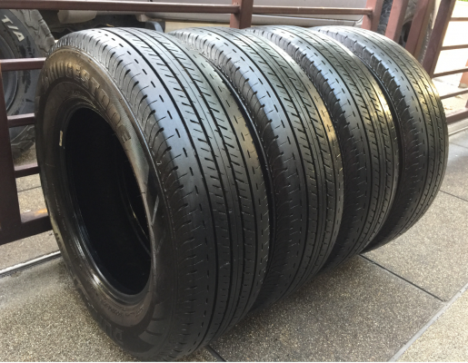 ยาง Bridgestone 205 70 15 กลางปี16 ดอกเต็ม ไม่มีปะ ราคาไม่แพง