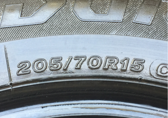 ยาง Bridgestone 205 70 15 กลางปี16 ดอกเต็ม ไม่มีปะ ราคาไม่แพง