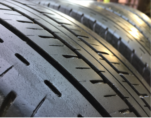 ยาง Bridgestone 205 70 15 กลางปี16 ดอกเต็ม ไม่มีปะ ราคาไม่แพง