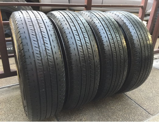 ยาง Bridgestone 205 70 15 กลางปี16 ดอกเต็ม ไม่มีปะ ราคาไม่แพง